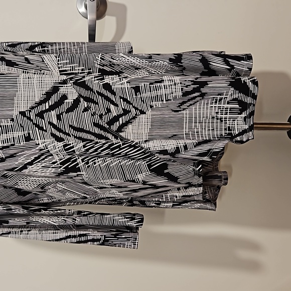 VENINI Black and white abstract static print 3/4 length sleeves XL tunic EUC - Picture 5 of 8